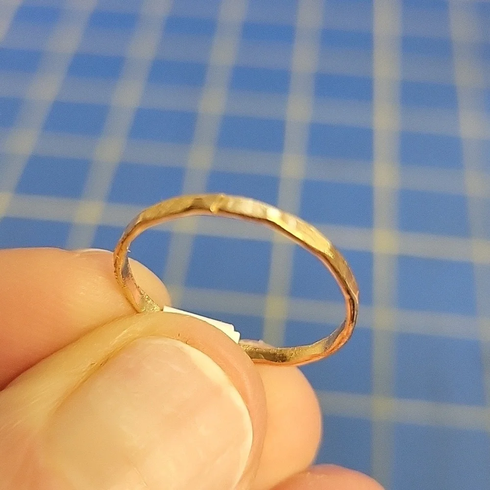 Square Design All Around Gold Tone Ring Band Size 7